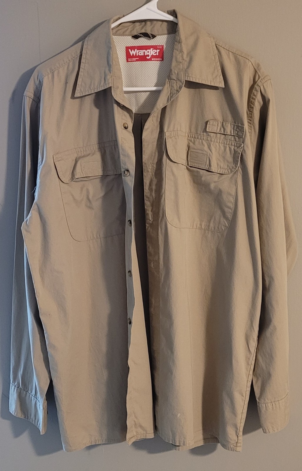 Men's button down long-sleeved Wrangler size medium beige