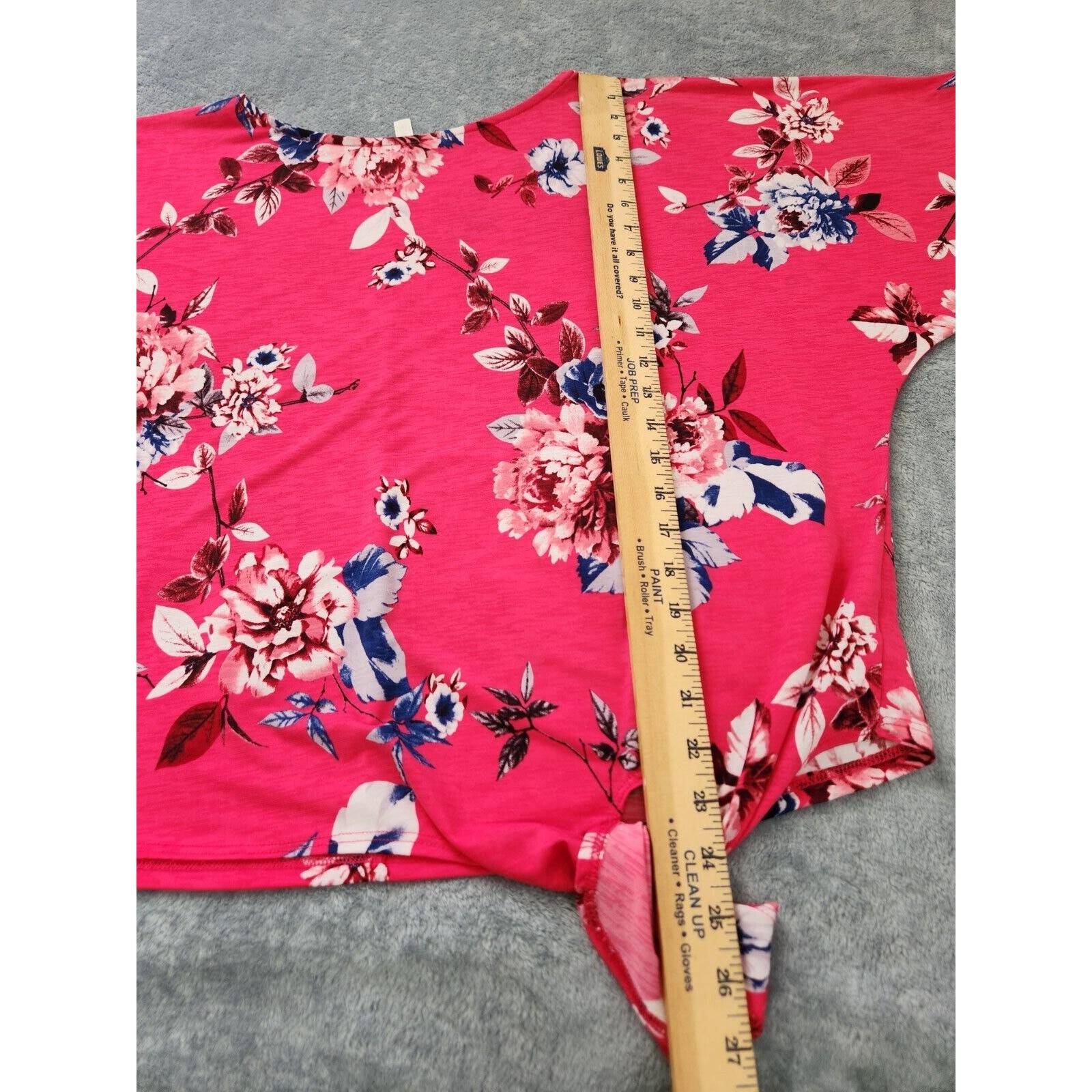 Boutique Emerald Size medium pink Floral Short Sleeve Pullover Top Tie Front