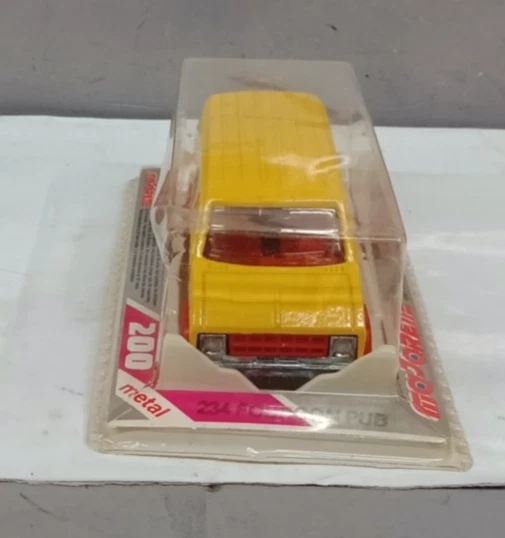 MAJORETTE 1/64 - FURGONE racing team N° 234 MADE IN FRANCE ANNI 80 - Immagine 2 di 3