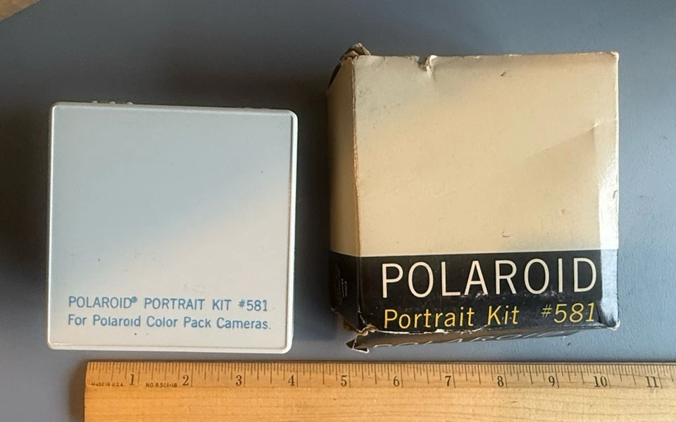 Vintage POLAROID 581-Portrait Kit w/Original Box - Image 2 of 4