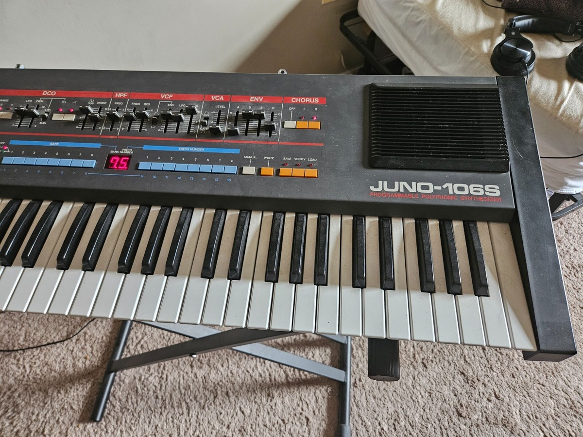 Roland Juno-106S Six-Voice Polyphonic and Programmable Analog 
