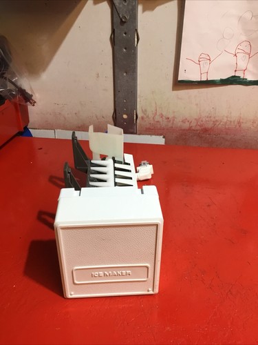 GE REFRIGERATOR ICE MAKER OEM P/N WR30X10012 (322) - Picture 16 of 17