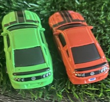 2 Maisto Ford Mustang Boss 302 Orange And Lime Green Loose 2 Maisto Ford Mustang Boss 302 Orange And Lime Green Loose