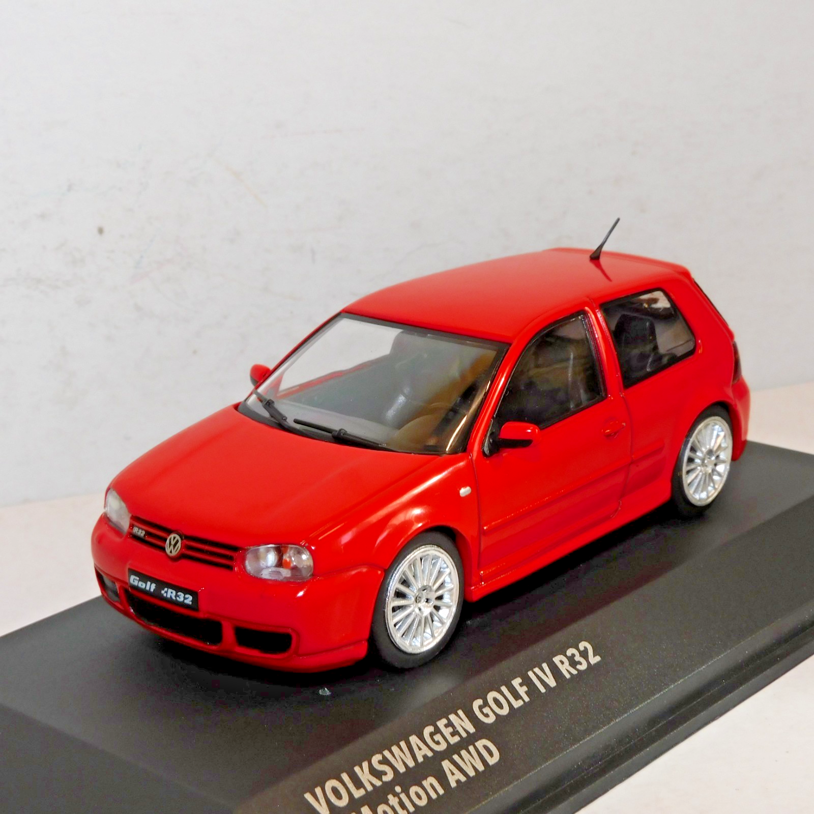 SOLIDO VOLKSWAGEN GOLF IV R32 TORNADO RED 1/43 S4313604