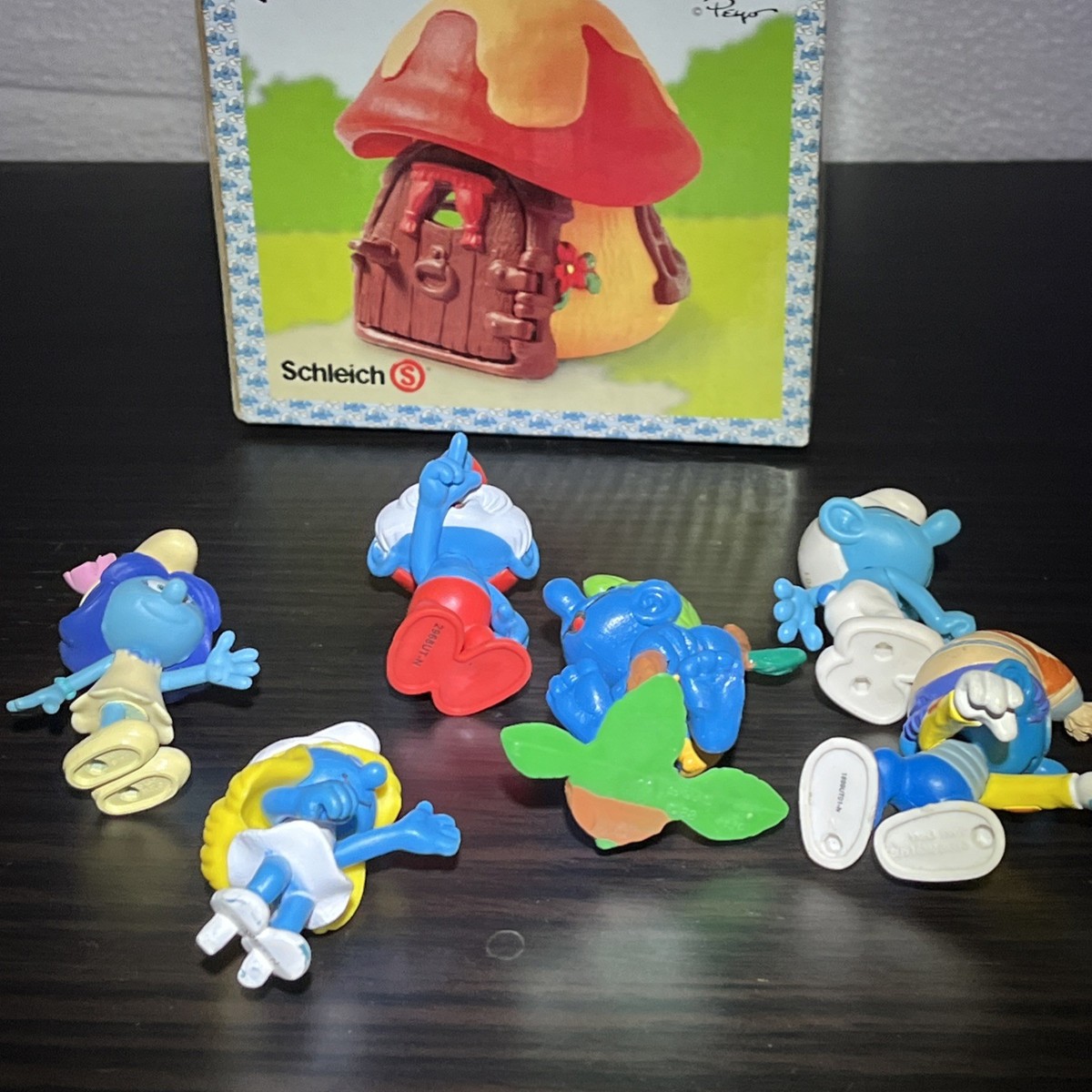 Smurf Red House Schleich 49011 New Sealed Box W/ Figures Figurines
