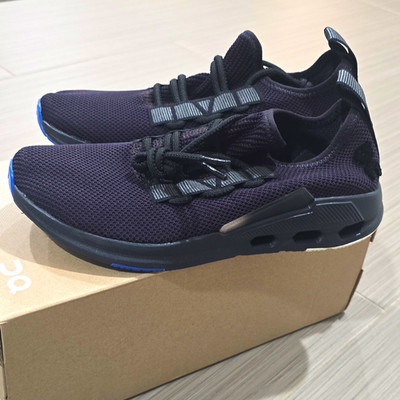 Brand New - On Cloudeasy Sensa Women's  Sneakers Black/Black  Size 7