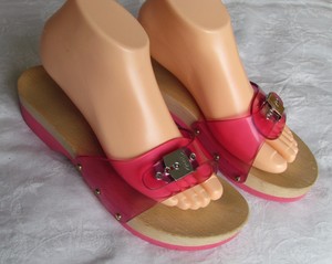 pink jelly mules