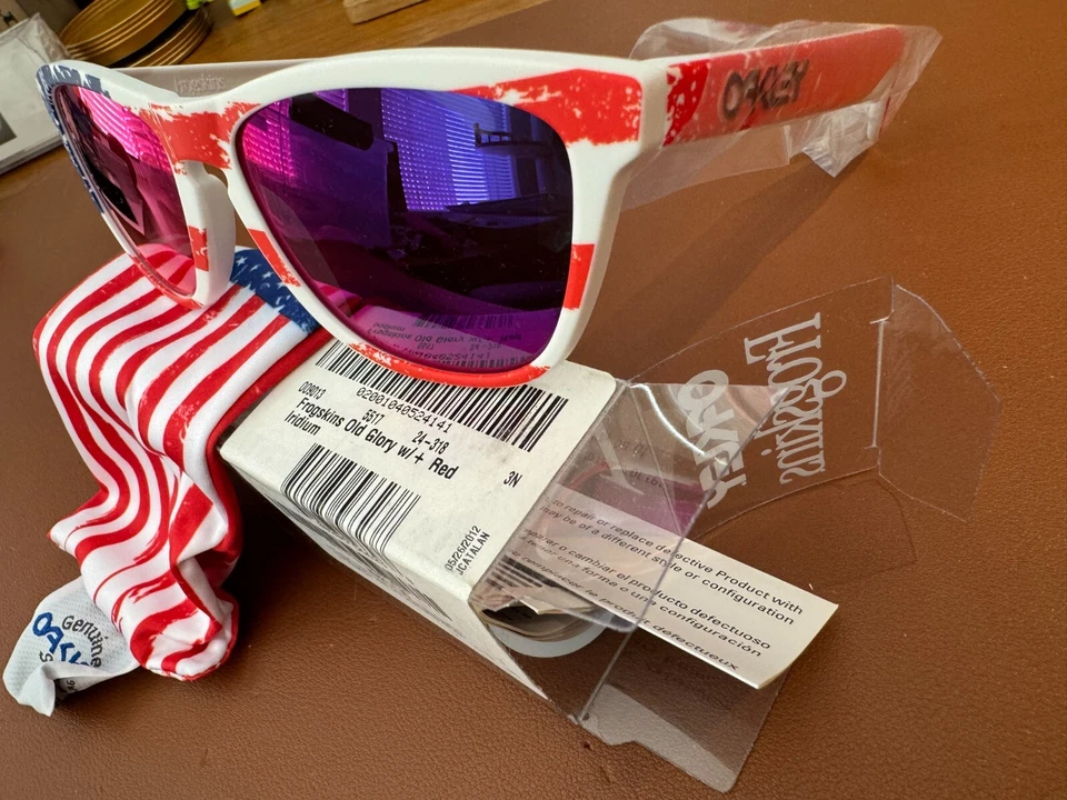 Oakley Frogskins Nuevo de Lote Antiguo - Varios Colores/Lentes, la mayoría Nuevo en Caja + Sin Usar Foto 3 de 4
