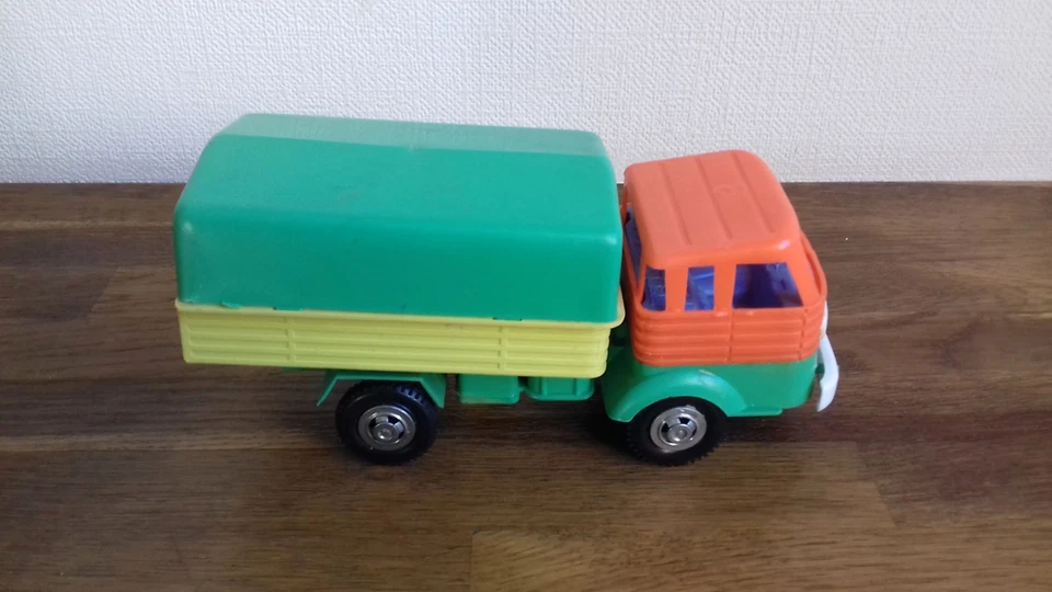 Jouet de bazar en plastique camion Pegaso genre Jean Hoefler - Photo 4/4