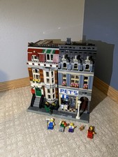 LEGO Creator Expert: Pet Shop (10218) 99.9% Complete, w/ Instructions No Box