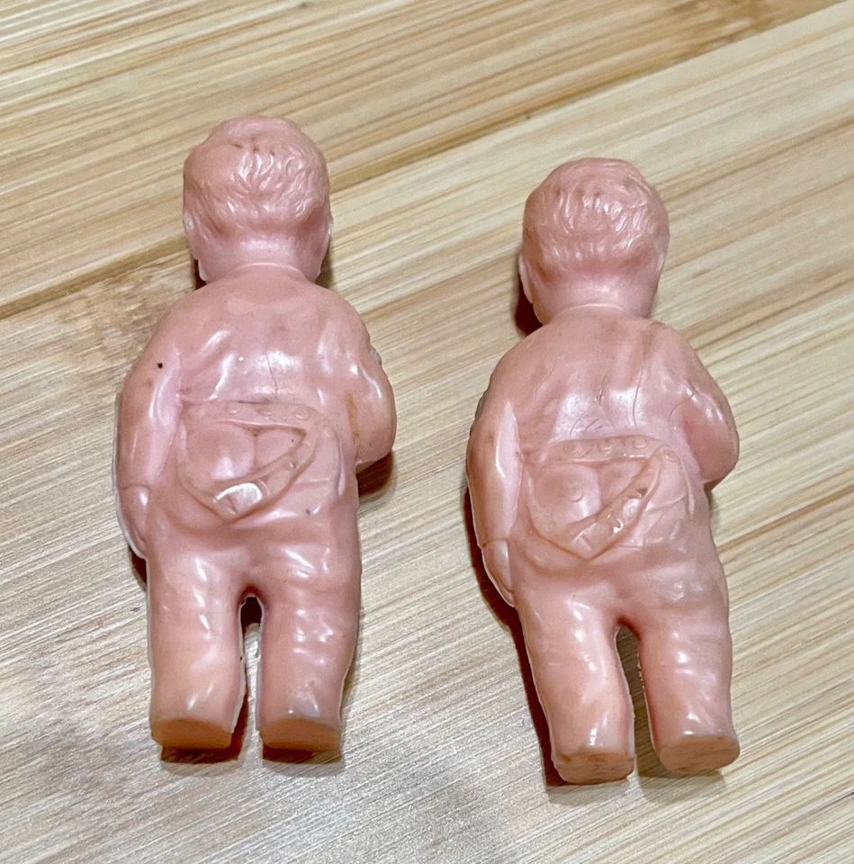 2 - Figura Tommy de colección Thomas Toys Newark Bed Time muñeca bebé de goma en pijama Foto 3 de 3