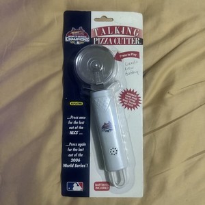 NEW SAINT LOUIS CARDINALS TALKING PIZZA CUTTER MLB 2006 WORLD SERIES CHAMPIONS !