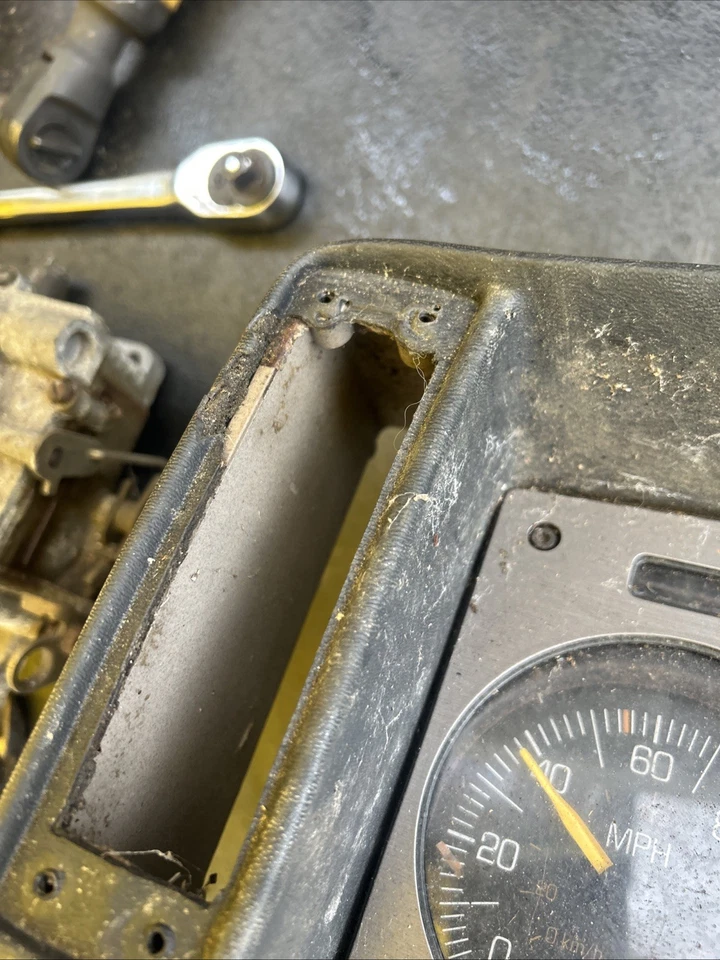 1984 - 1988 Pontiac Fiero 120 英里/小时 Speedo Tach 仪表簇挡板原始设备制造商速度计 — 第 3/4 张图片