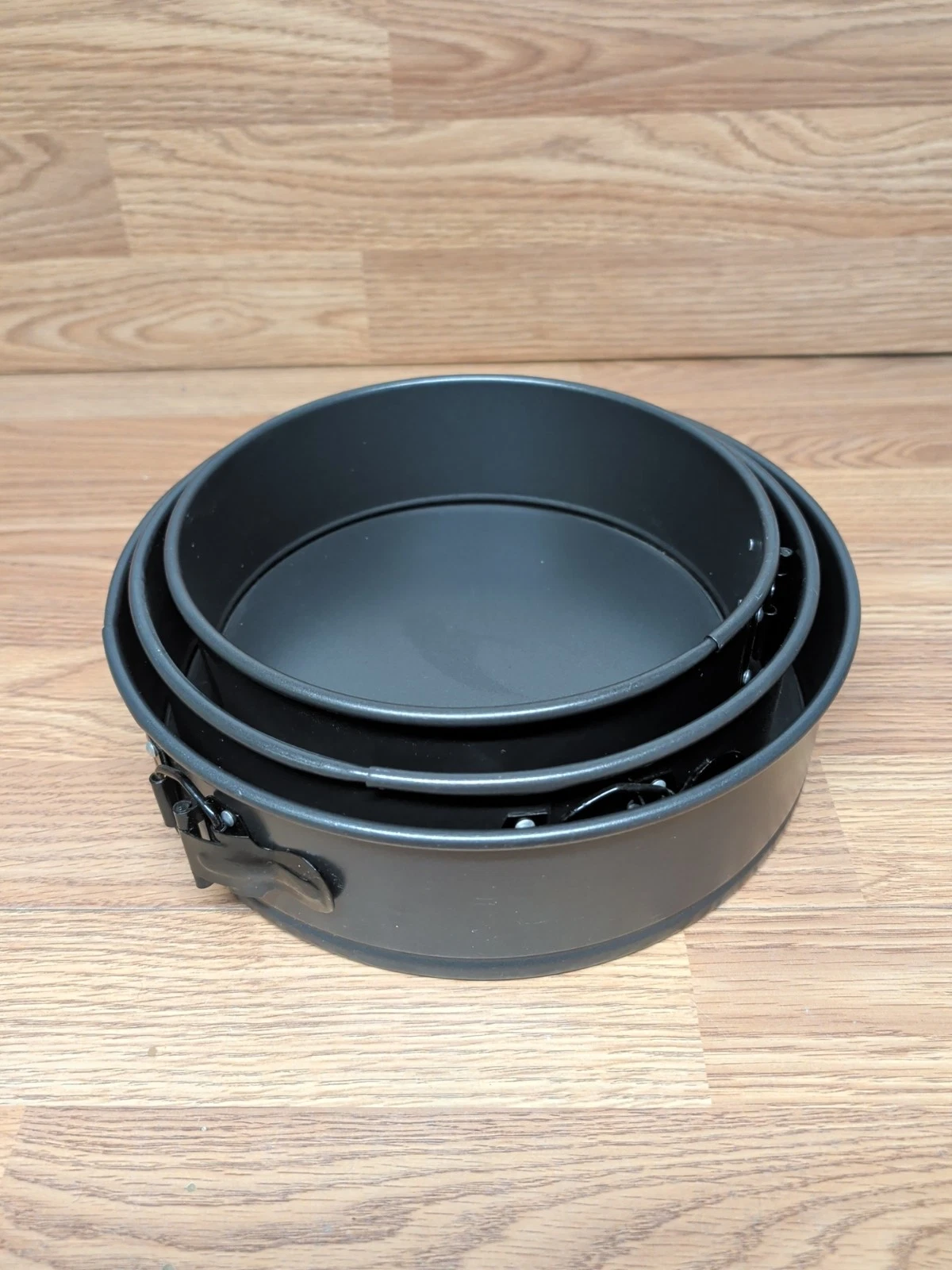 Wilton Springform Set Of Non Stick Cake 3 Pans 8", 9", 10"