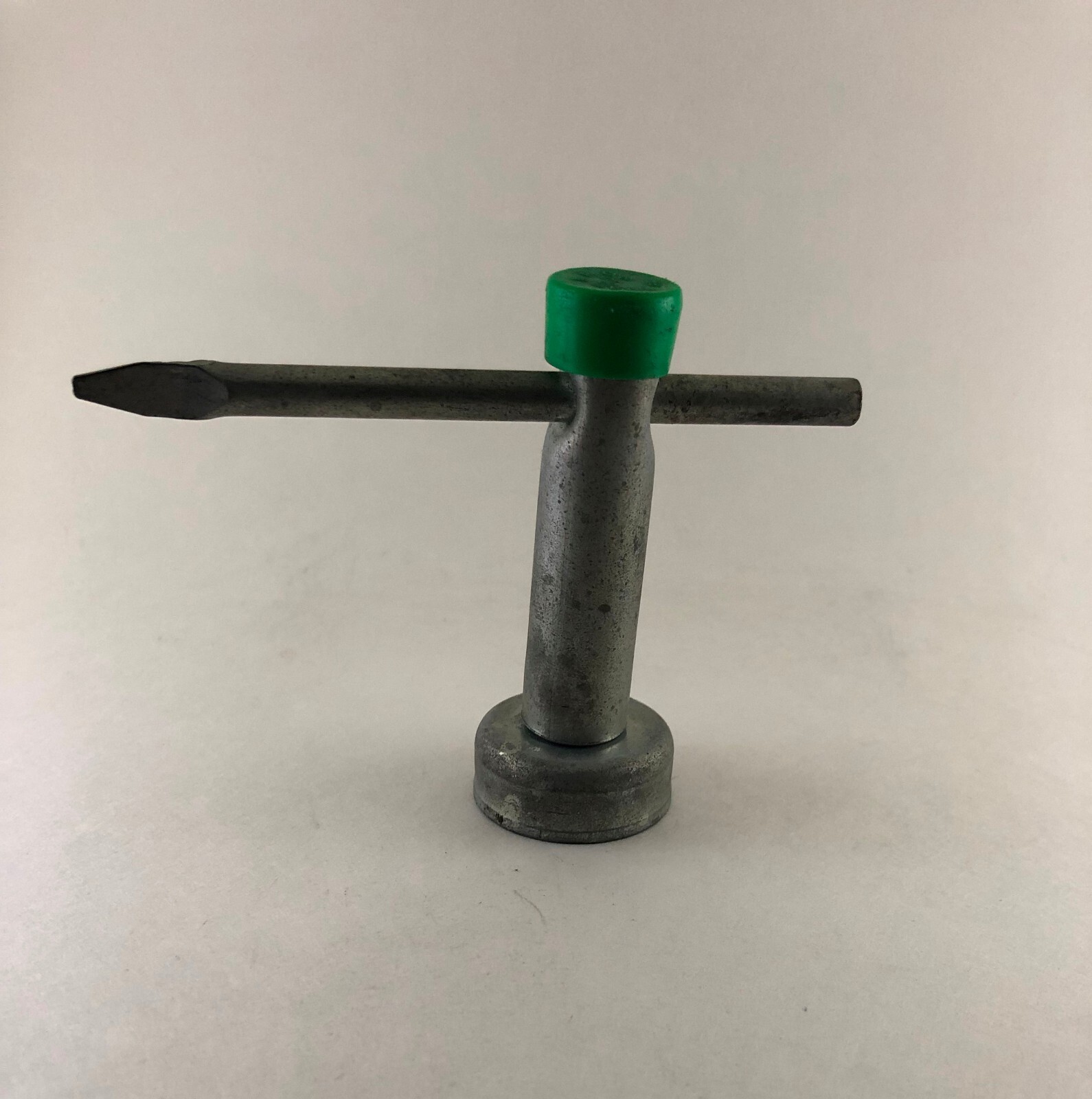 GM GREEN hubcap wire wheel cover lock wrench key CADILLAC BUICK