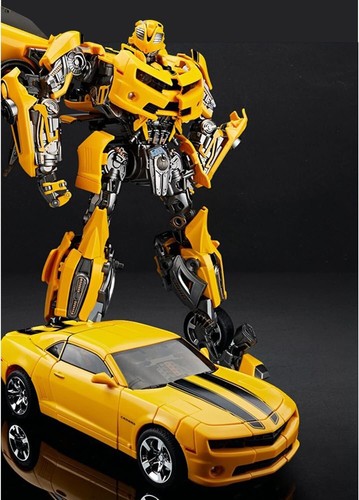 Bumblebee Transforming Robot Toy - Action Car Model with Movable Background - Picture 10 of 10