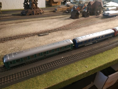 MEHANO, LOT OF THREE LONG PASSENGER WAGONS FROM MY DISPLAY, SCALE HO - Picture 2 of 17