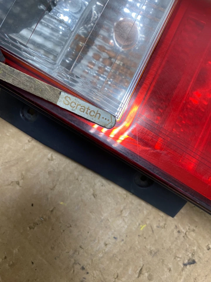 Luz trasera lateral derecha para pasajero derecho Kia Sedona 2007 a 2010 OEM V5877 DW Foto 4 de 4