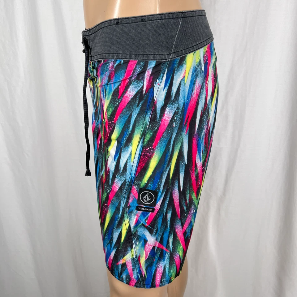 Volcom x Pangeaseed Men's 28W Multicolor Abstract Print Mod-Tech Board Shorts - Image 3 of 4