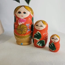 Russian Matryoshka Matroschka dolls., Hand Painted Wooden Nesting Dolls Set of 3