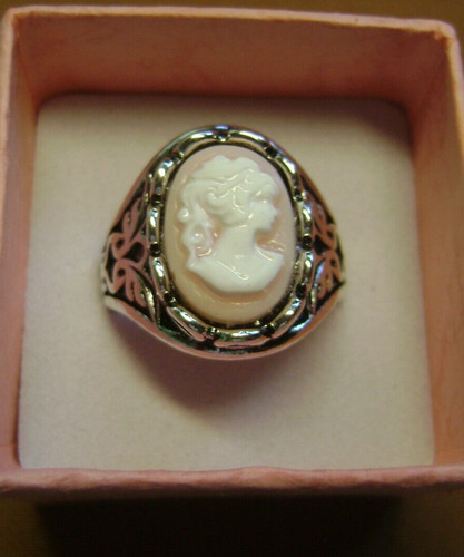 NIB- VINTAGE STYLE PINK RESIN VICTORIAN LADY SIZE 8.5 SILVER TONE  RING