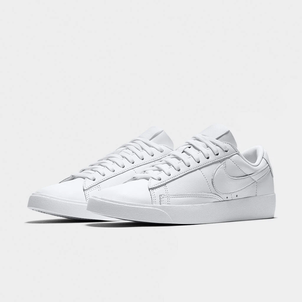 Nike blazer hotsell low le white
