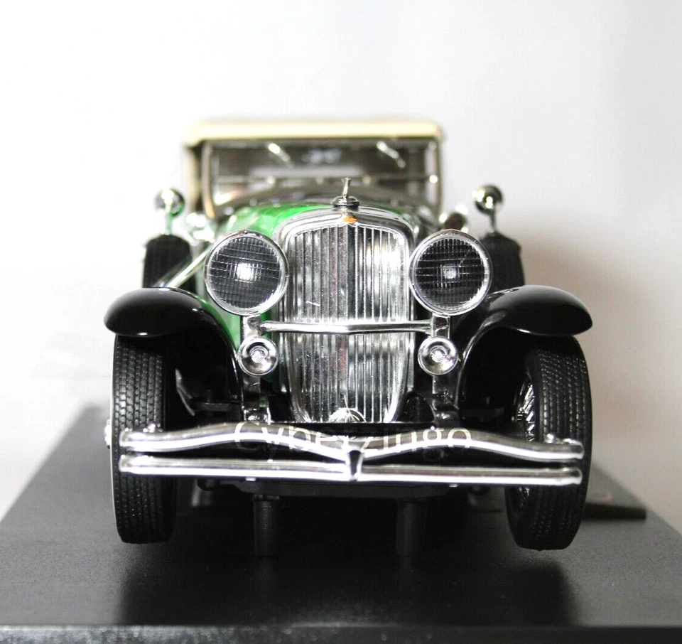 Signature 1934 Duesenberg Black And Green 1:18 Scale Diecast Car NEW IN BOX - Image 4 of 4