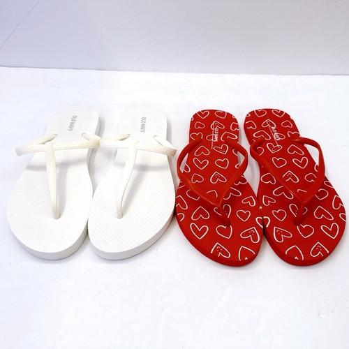 Old Navy Damen-Flip-Flop-Sandalen Größe 7 weiß und rotes Herz – 2 Sandalen