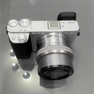 Sony Alpha A6300 Spiegellose Digitalkamera 24.2MP mit 16-50mm Objektiv Silber