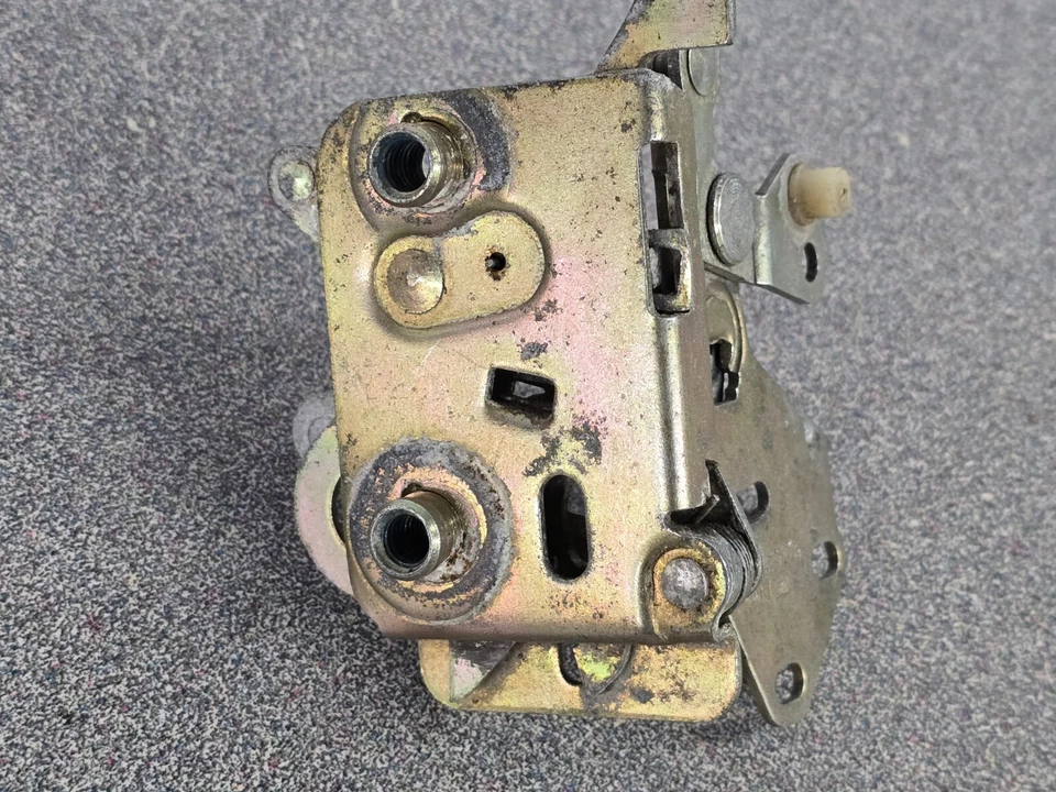 NICE USED ORIGINAL PORSCHE 924 944 928 DRIVERS DOOR LATCH ASSEMBLY - Image 2 of 4