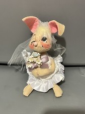 Vintage AnnaLee Mobilitee Mouse Bride Doll 1993 Winking Eye Bouquet Flowers