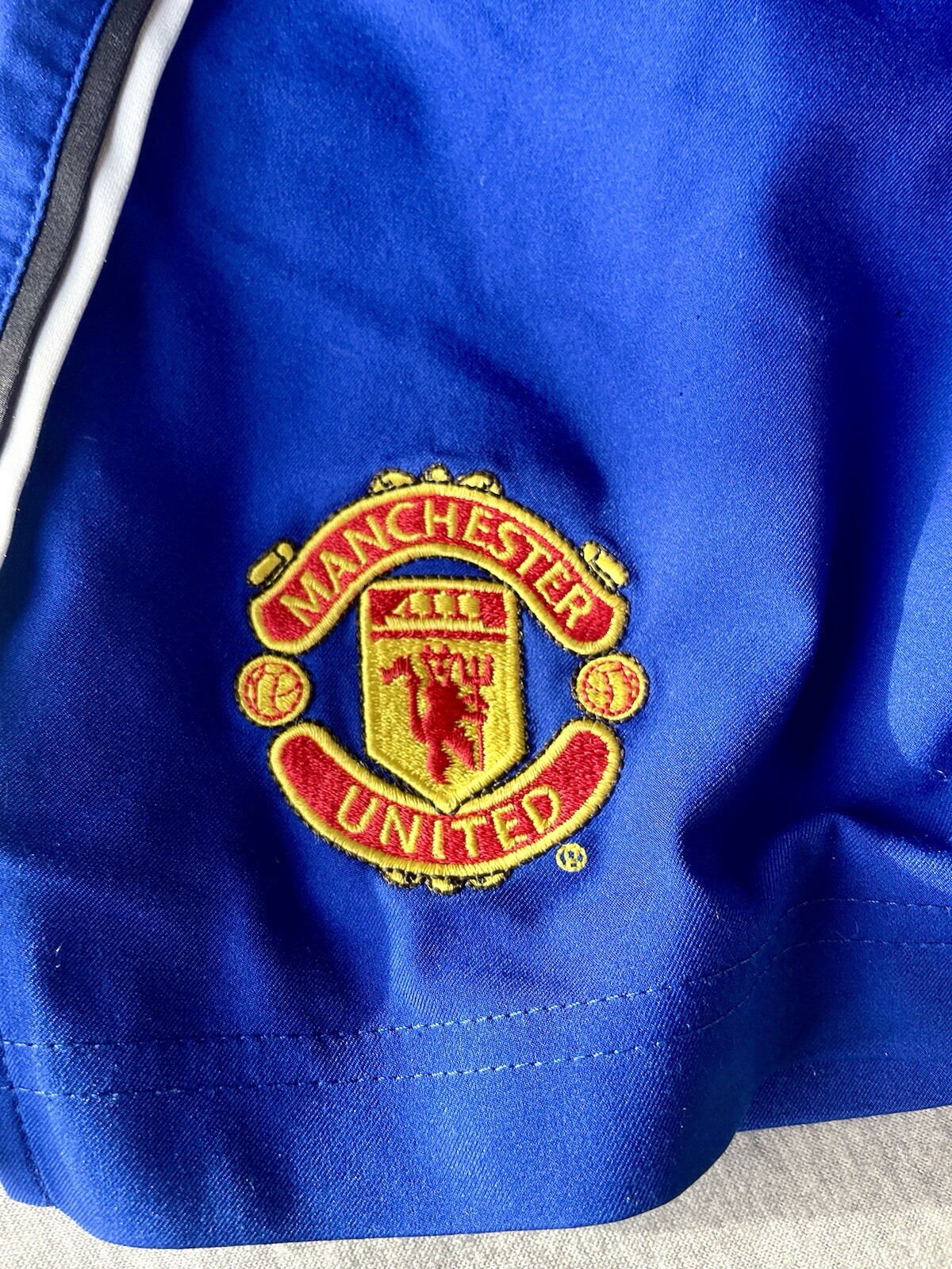 NIKE MUFC BUNDLE Rare 00’s MANCHESTER UNITED Retro Football Kit Shorts Dri Fit M image 3