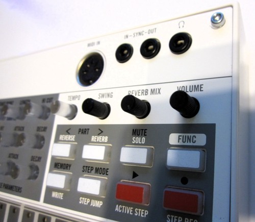 Korg Volca Sample - Digital Sample Sequencer Built in Effects - Picture 4 of 6