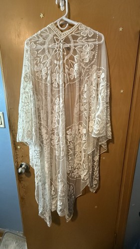 Torrid White Embroidered Lace Kimono Crochet Shawl Shrug Cover Up Swim Size OS - Picture 3 of 4