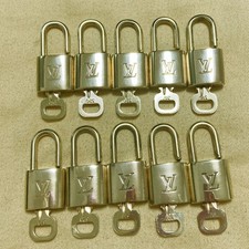 LOUIS VUITTON LV 10 SET PADLOCK KEY CHARM CADENA GOLD-PLATED FRANCE 65PDA270
