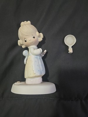 Precious Moments E-3118 Eggs Over Easy, Making Breakfast Figurine
