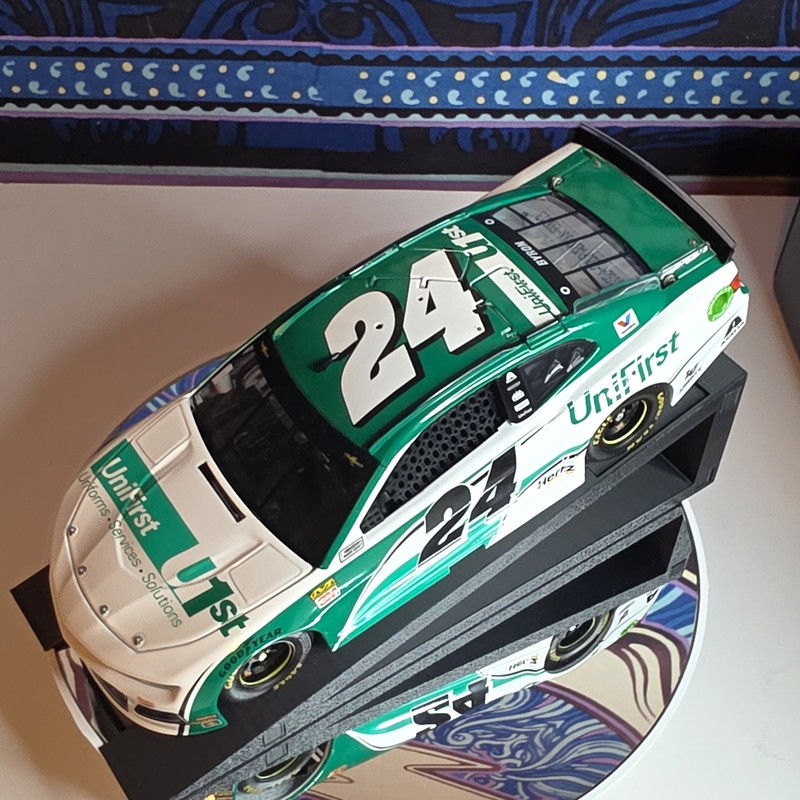 Lionel Racing RCCA Elite William Byron #24 UniFirst 2019 Camaro ZL1 1:24 DIN #13