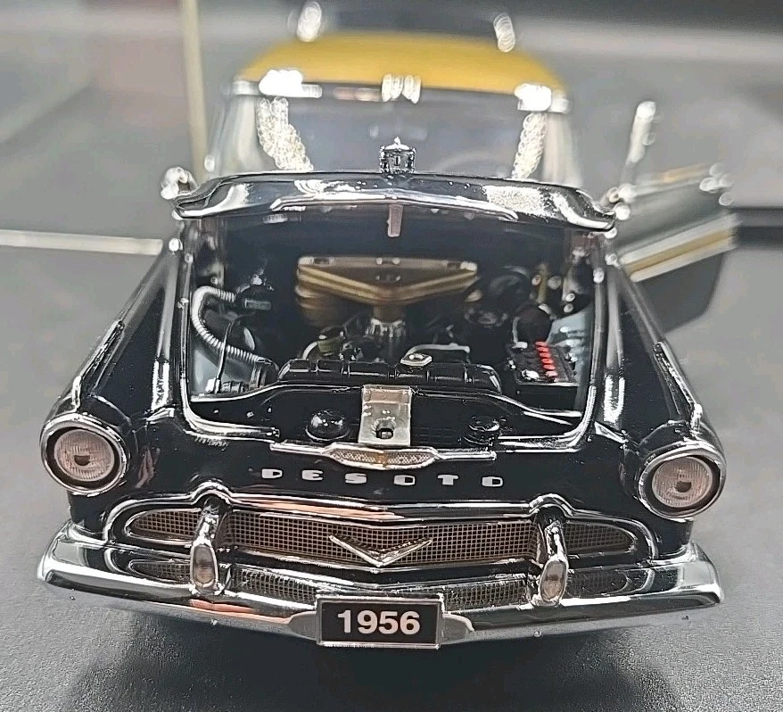Coche modelo Danbury Mint 1956 DeSoto Adventurer diecast 1/24 negro y dorado + estuche Foto 4 de 4