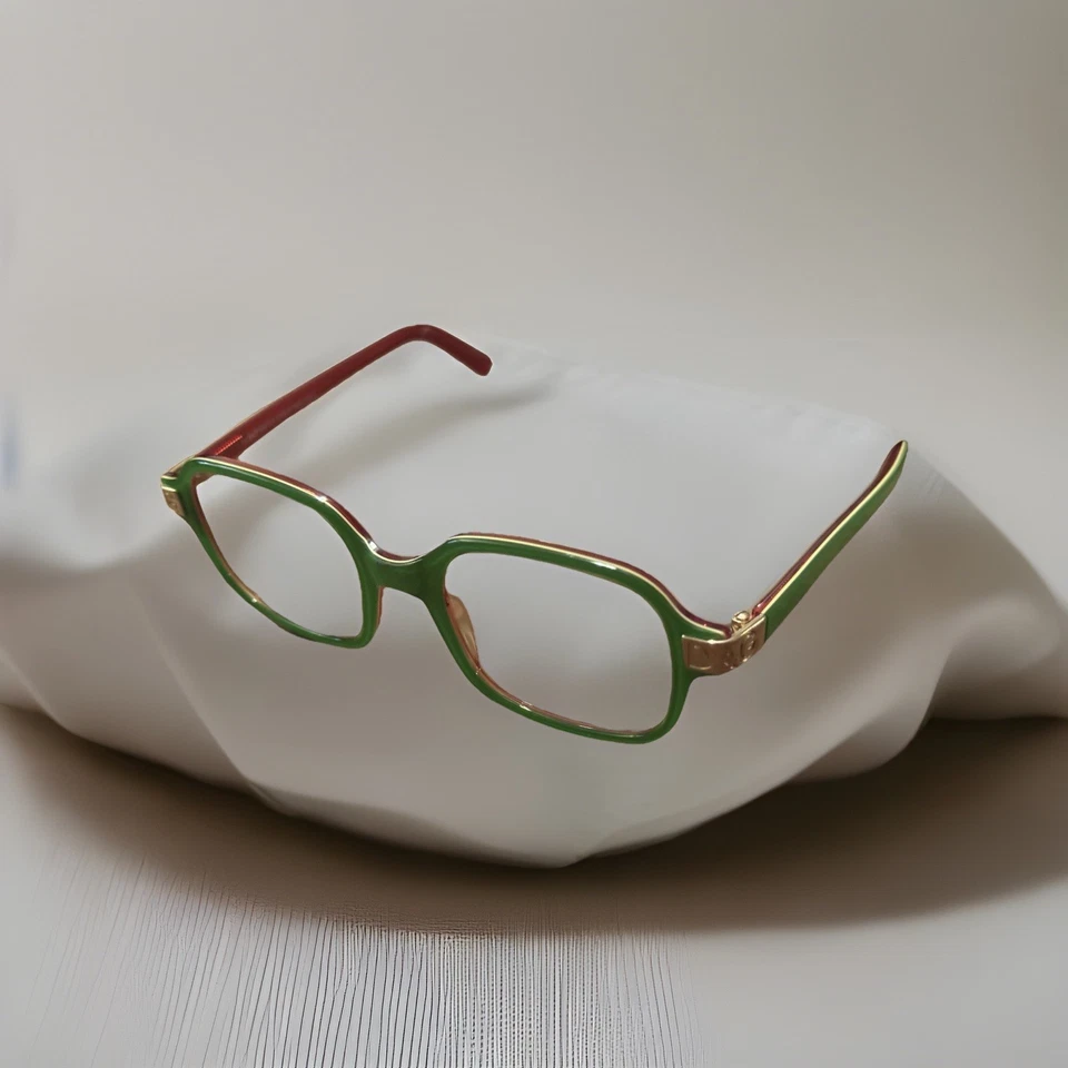 Tonos Dolce And Gabbana vintage, marco verde, lente tinte amarillo marco interior rojo Foto 2 de 4