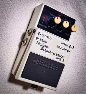 BOSS NS 2 Noisegate/Kompressor Tretmine Fußeffektgerät Noise suppressor