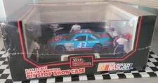 Richard Petty 43 Racing Champions 1:24 Scale Die Cast STP Pit Stop Show Case