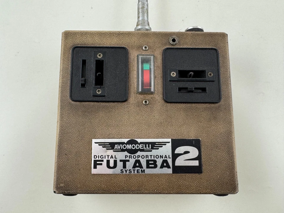 Aviomodèles Radiocommandés Futaba Vintage Modélisme - Photo 2/4