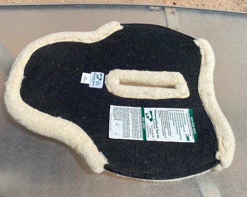 Diamond Wool Half Pad Sure Seat - Fleece-Unterseite und Wolloberteil mit Bortetikett
