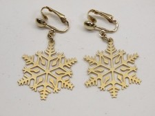 Vintage Christmas Avon Snowflakes Earrings Clip On D3039