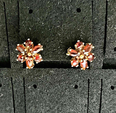 Gold Ohrringe,-stecker, 585/14Ct. Gold, Granat, Blume, Blütenform