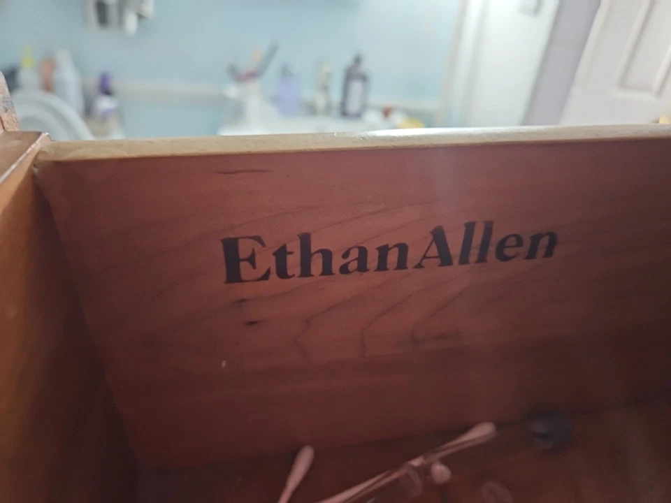 Сундук на груди Ethan Allen Georgian Court из цельной вишни 7 ящиков 11 5225 - Изображение 2 из 4