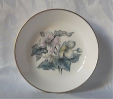 ROYAL WORCESTER WOODLAND UNTERSETZER KNOCHENPORZELLAN SCHMUCKSCHALE ROSA UND GELBE BLUMEN