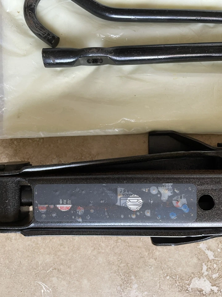 Gato de neumático Honda Odyssey 1999-2000-2001-2002-2003-2004 con herramientas OEM Foto 4 de 4