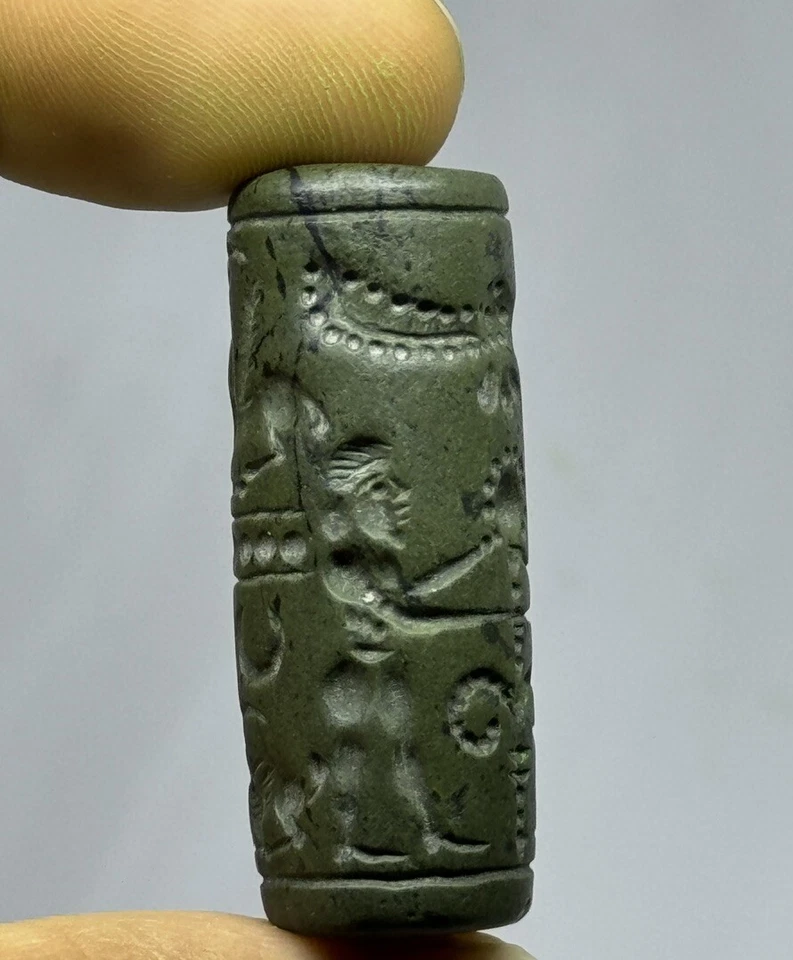 Jade ok near eastern cylinder intaglio stone bead - Image 2 of 4