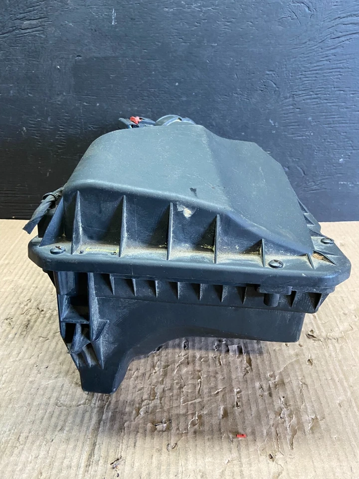 2014 to 2017 Buick Regal OEM Air Filter Air Cleaner Box D2818 DG1 - Image 4 of 4